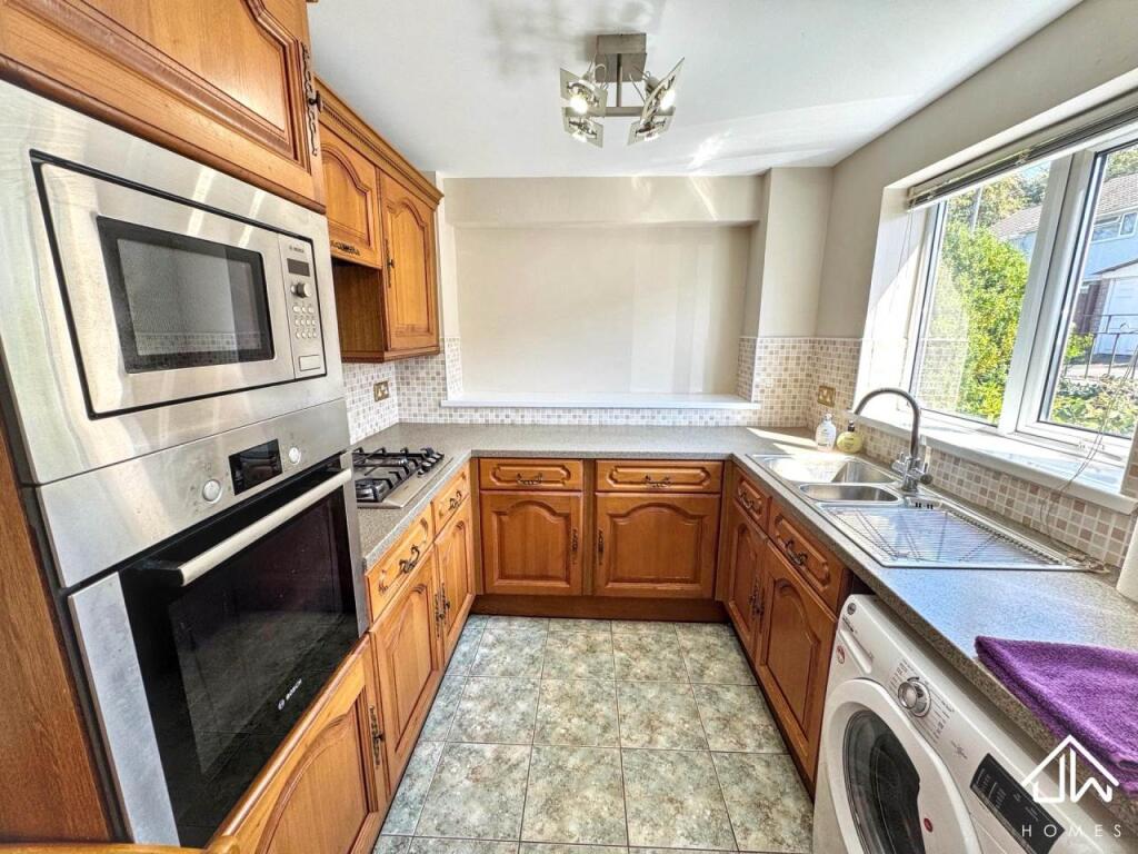 House in Crumlin, Croespen-maen - View 5