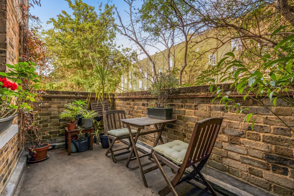 Apartment in London - More