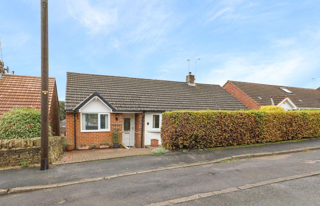 3-bed detached on Gallery Lane, Holymoorside, S42, £270,000