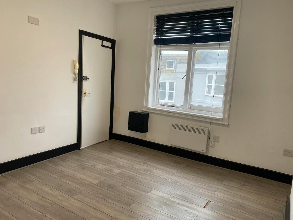 Room 8 2.JPEG