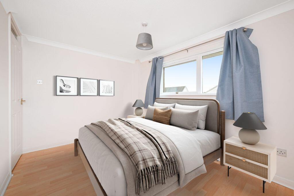 House in Edinburgh, Midlothian - More