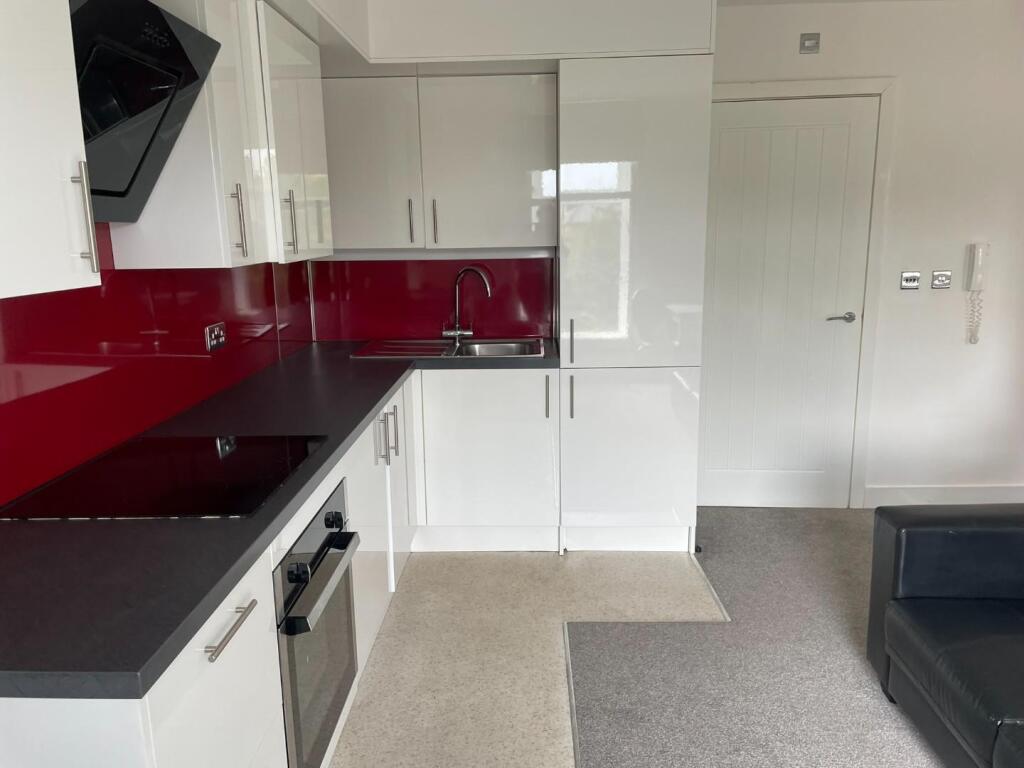 Main image of property: Flat 3, 305 Glossop Road, S10 2HL