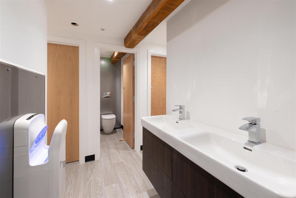 Suite 2 W/C