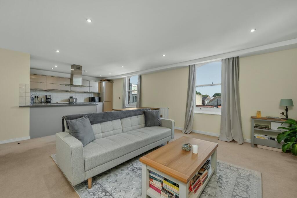 Apartment in Elmbridge, Surrey - View 3