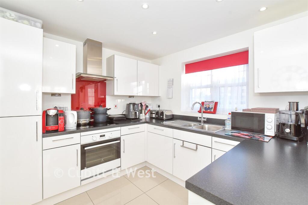 3-bed detached on Matheson Place, Littlehampton, West Sussex, £367,500