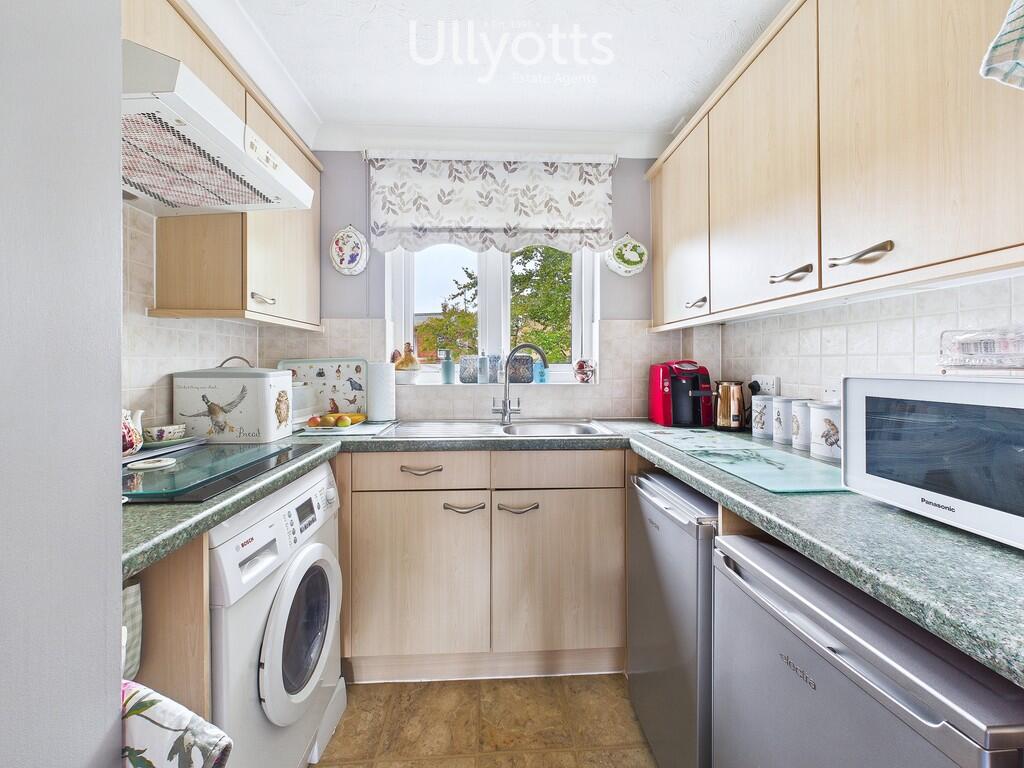 First Floor Apartment, Easterfield Court Annexe, Driffield  photo 2