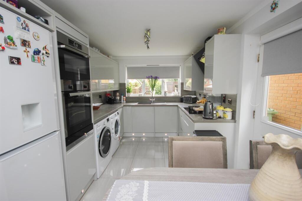 NN8 Cooper Drive, Wellingborough photo 2