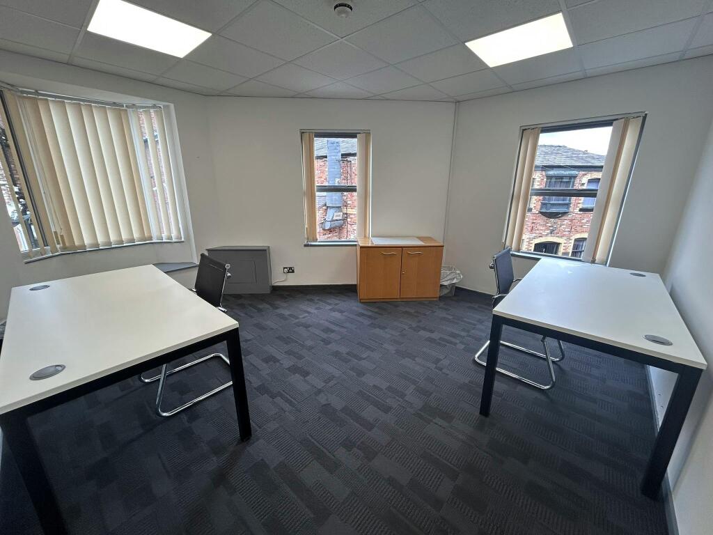 1st floor 17&18 - 5-6 Desks