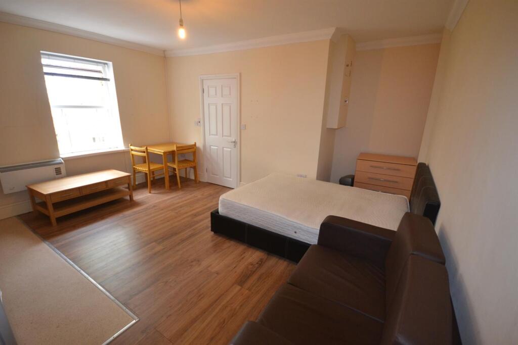 Main image of property: London Road, Reading, Berkshire
