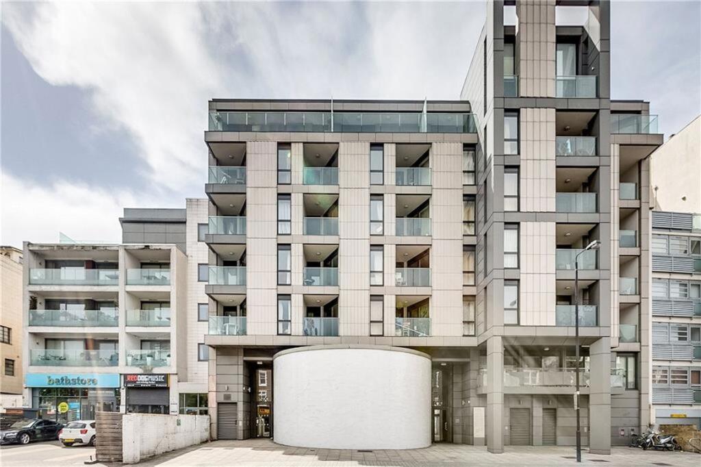 Main image of property: Balham Hill, Balham