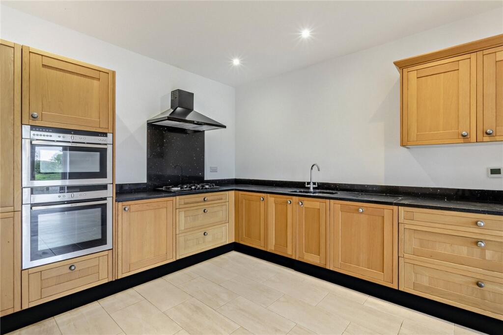 Walton Road, Marholm, Peterborough, PE6 photo 3
