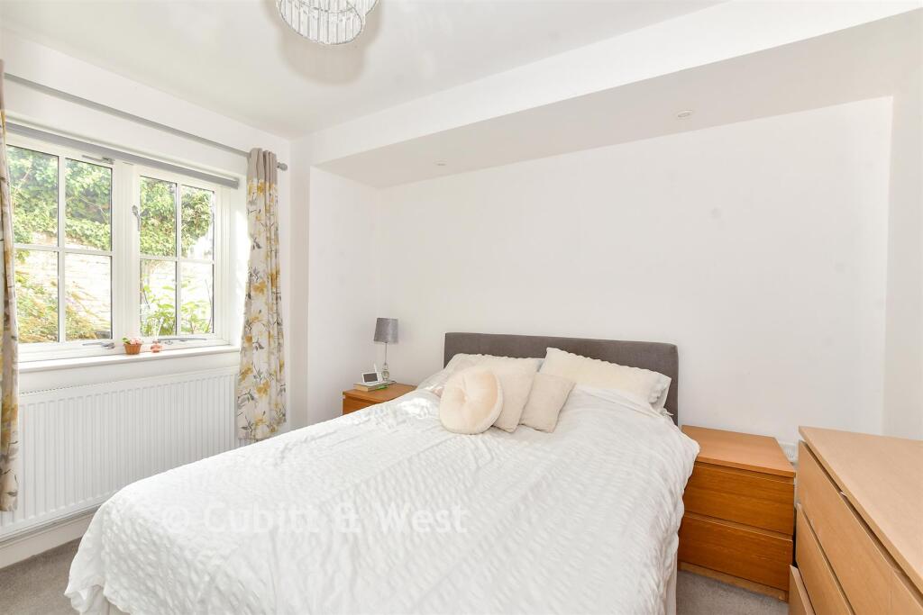 House in Havant, West Leigh - View 4