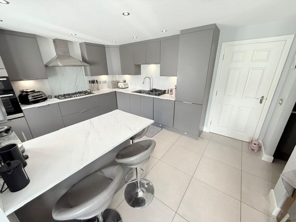 House in Dunfermline, Masterton - View 6