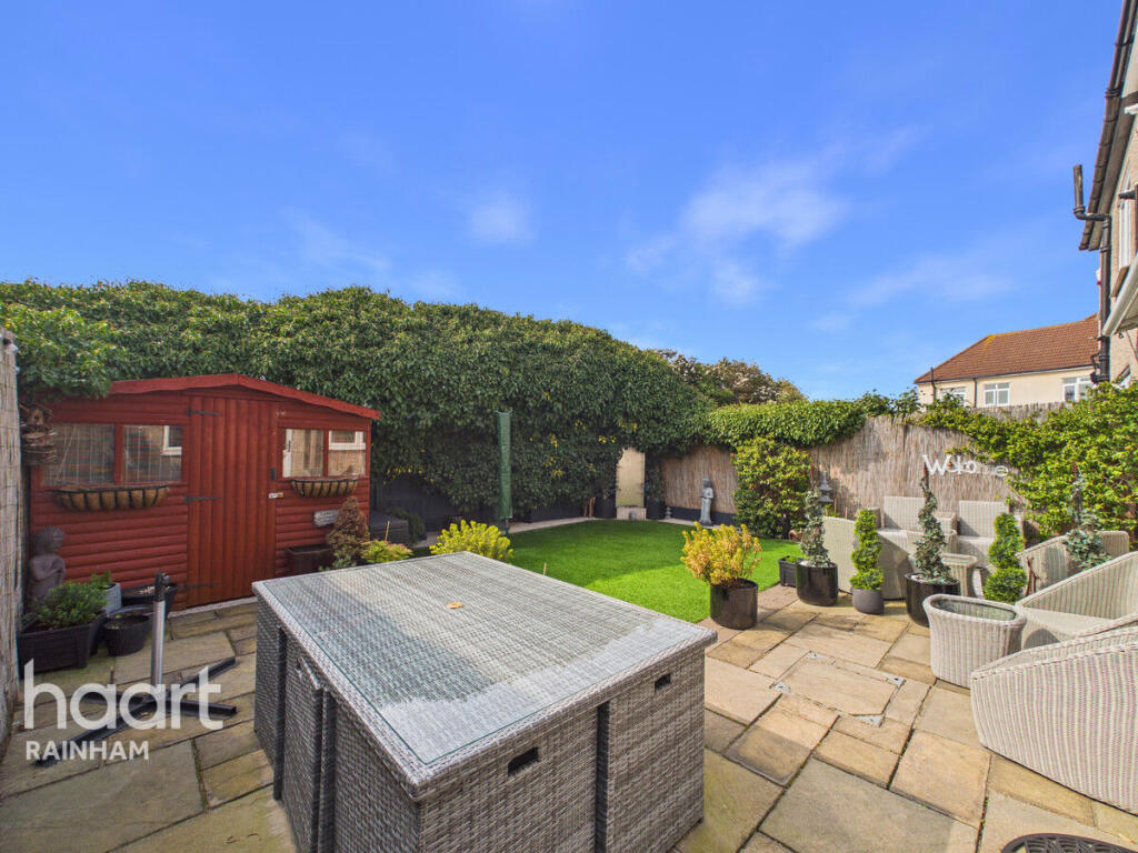 House in Rainham - View 4