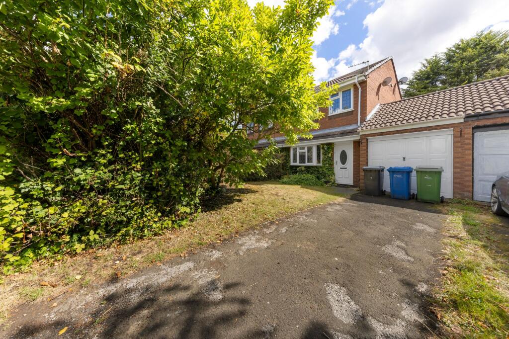 Main image of property: Gilderdale Close, Birchwood, WA3
