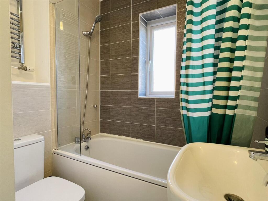 6 bedroom town house for rent