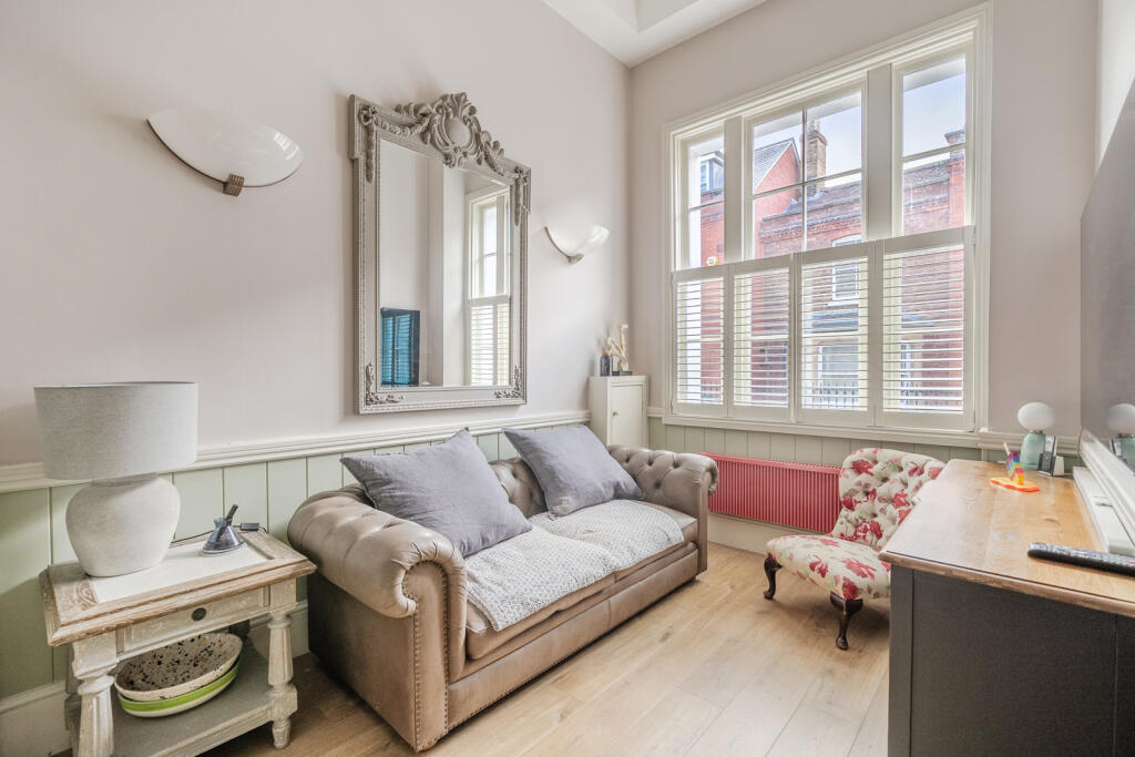 Apartment in Sunbury-on-Thames, Kempton Park - View 2