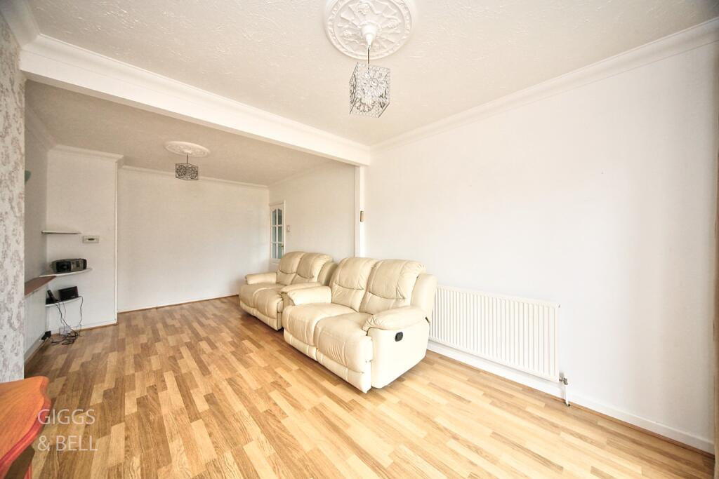 Hathaway Close, Luton, Bedfordshire, LU4 photo 4