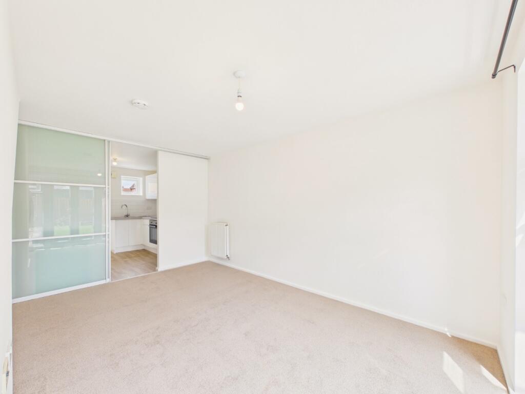House in Hull - View 5