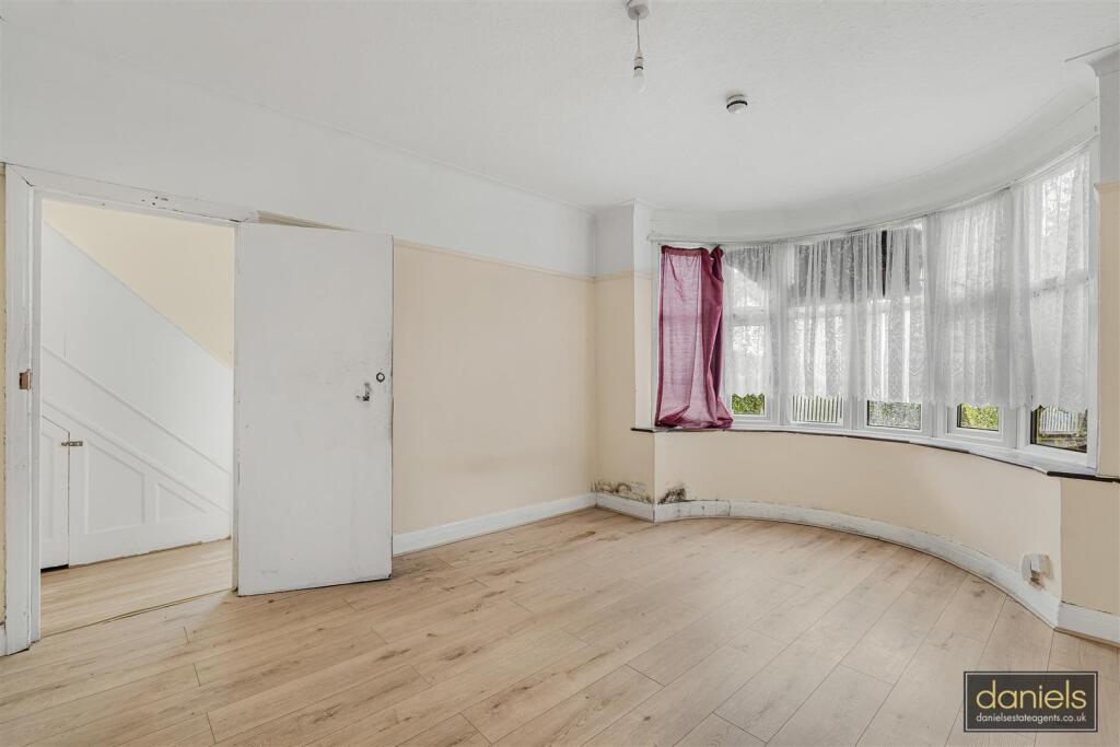 House in London, Sudbury - More