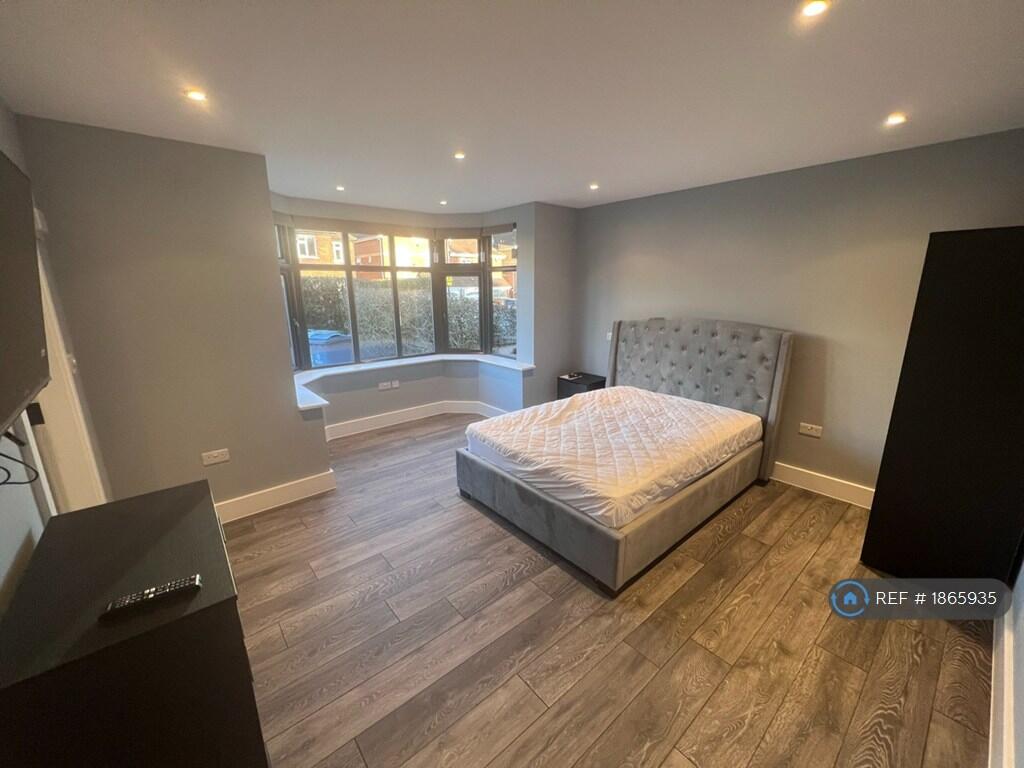 Main image of property: Kenton Lane, Harrow, HA3
