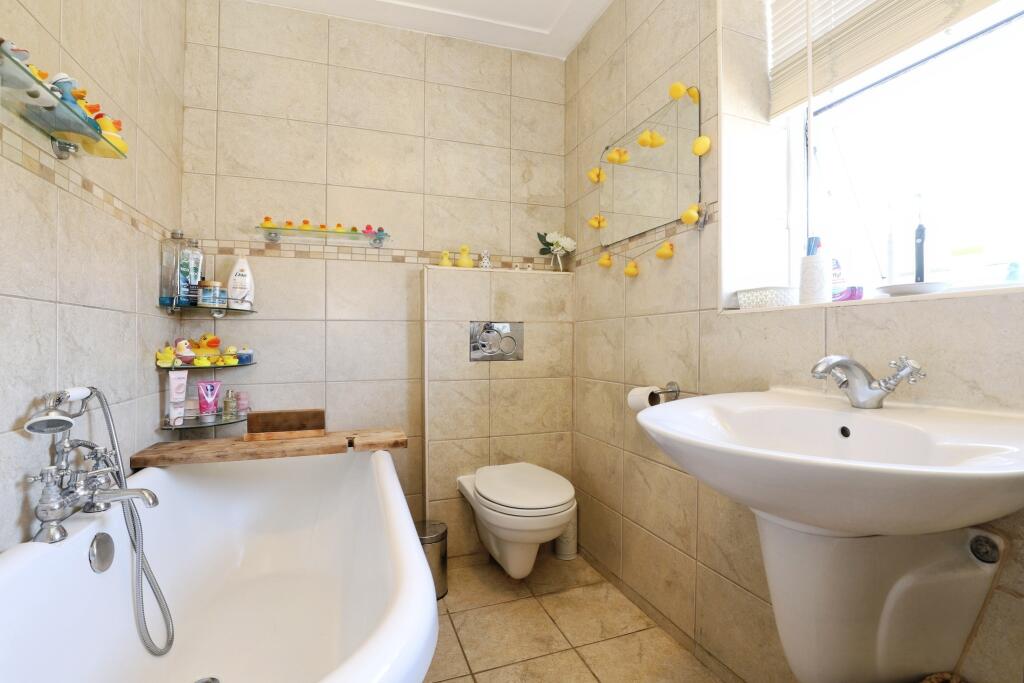 House in South Kesteven, Grantham - More