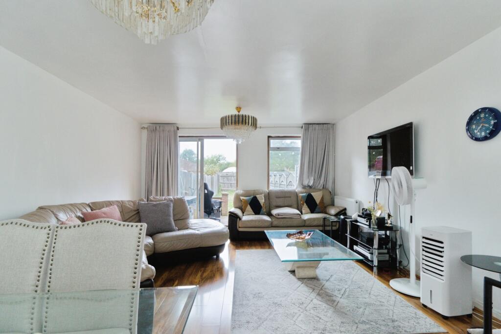 House in London - View 2