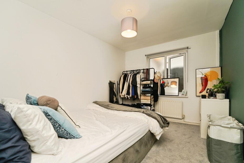 Apartment in Gloucester - View 5