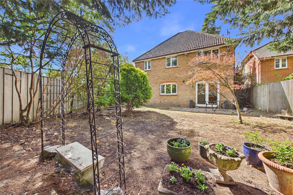 House in Guildford - View 2