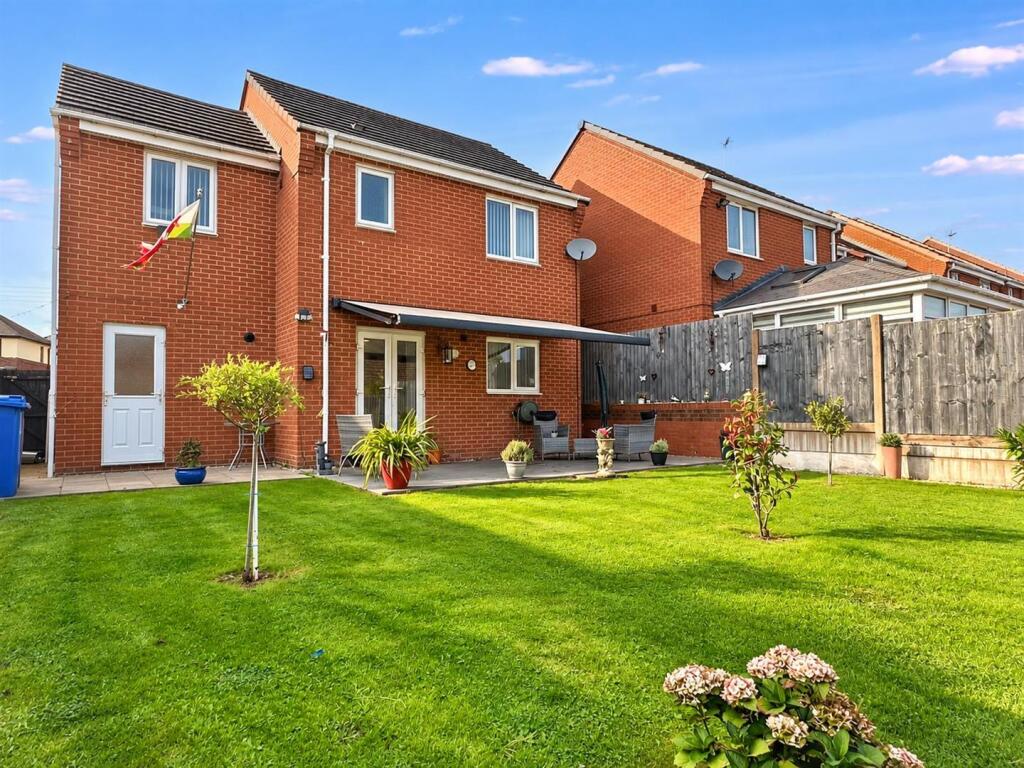 House in Stoke-on-Trent - View 4