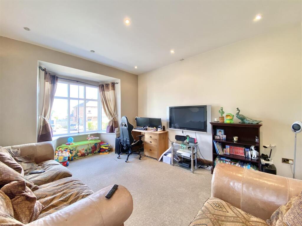 House in Darlington, Aiskew - More