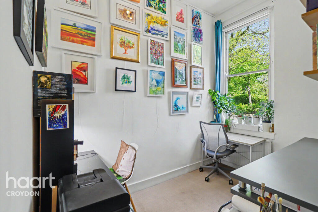 Bramley Hill, South Croydon. 2 bedroom flat for sale