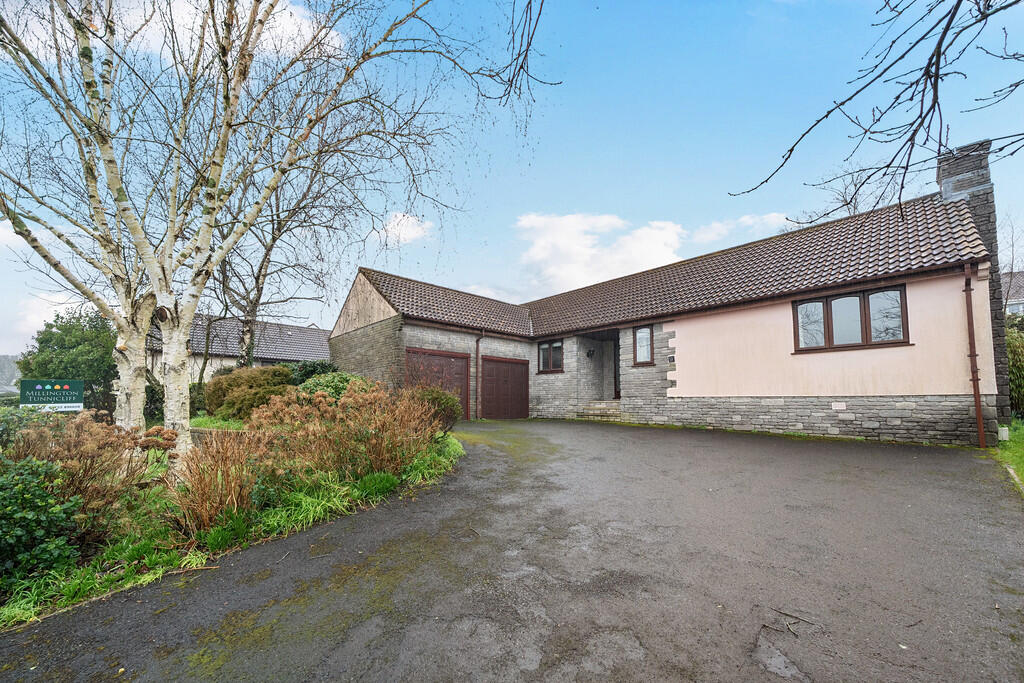 Main image of property: Oaktree Close Ivybridge