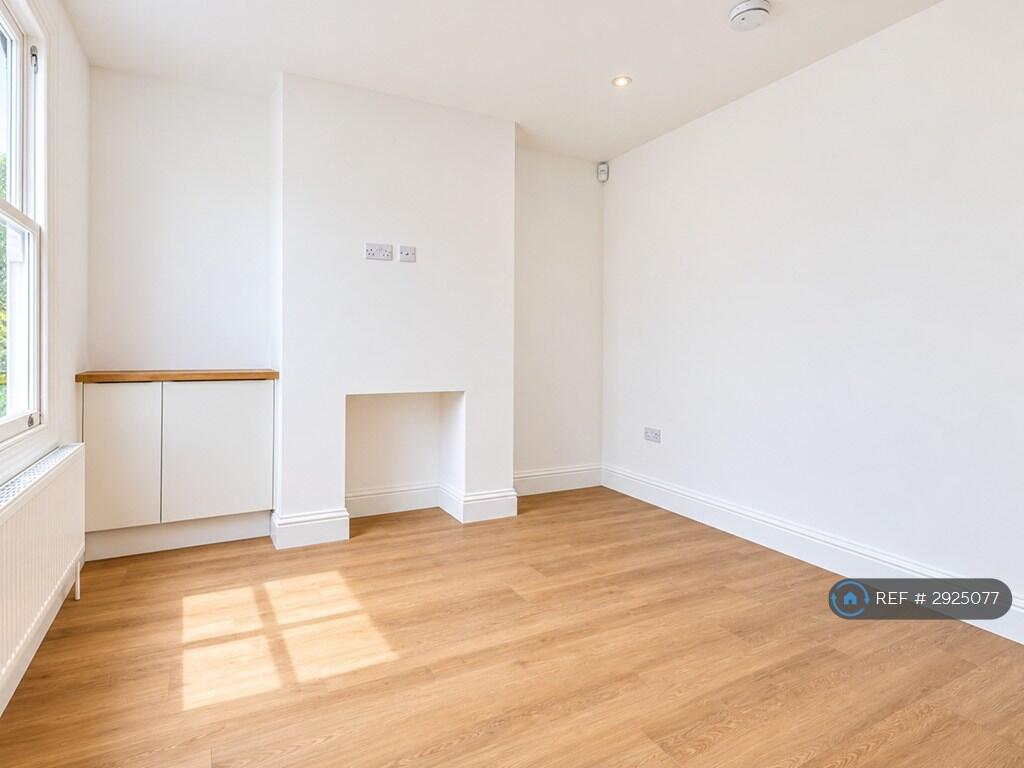 House in London - View 5