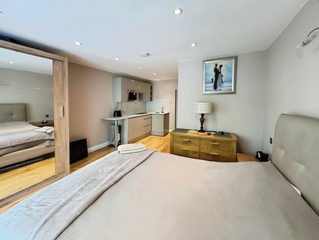 Studio flat for rent