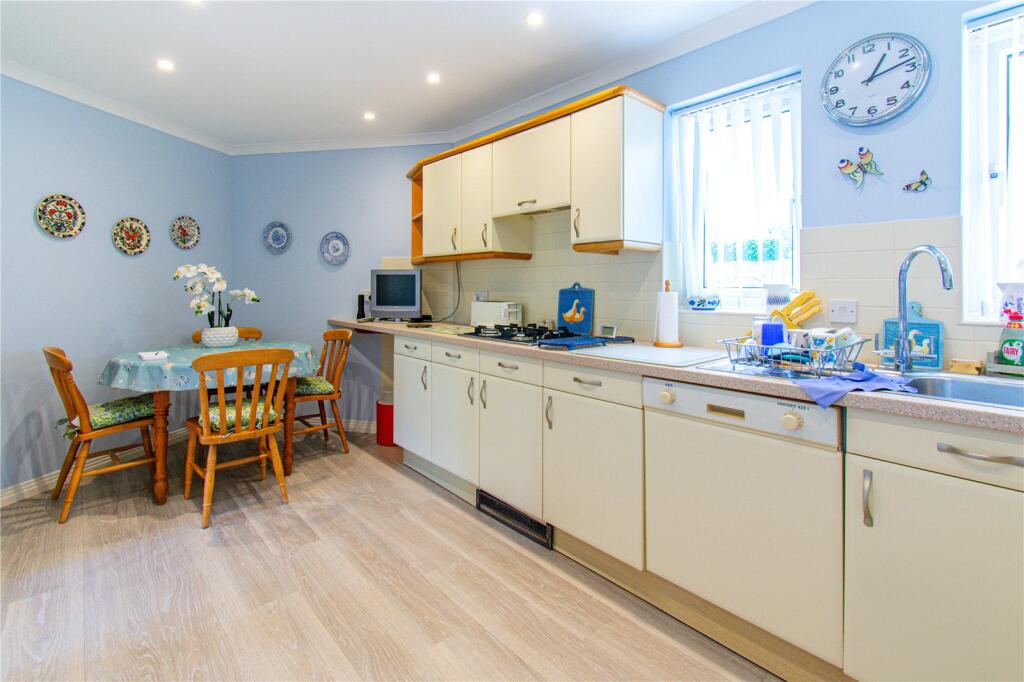 Harvest Green, Newbury, Berkshire, RG14 - View 4
