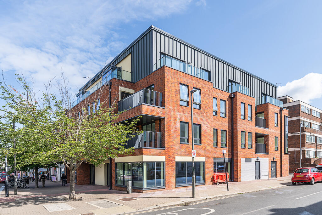 2-bed flat on Northcote Road, London, SW11, £750,000