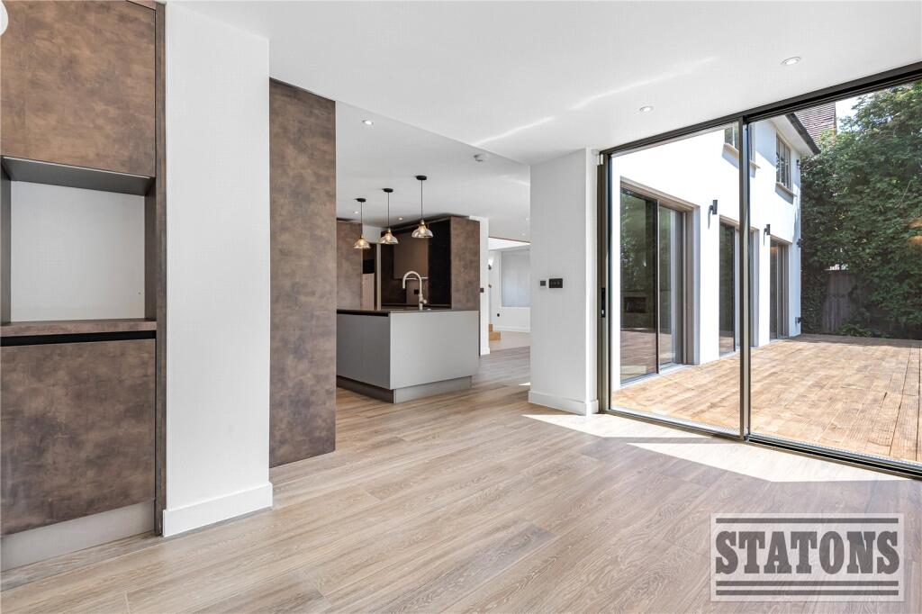 House in Potters Bar, Hertfordshire - More