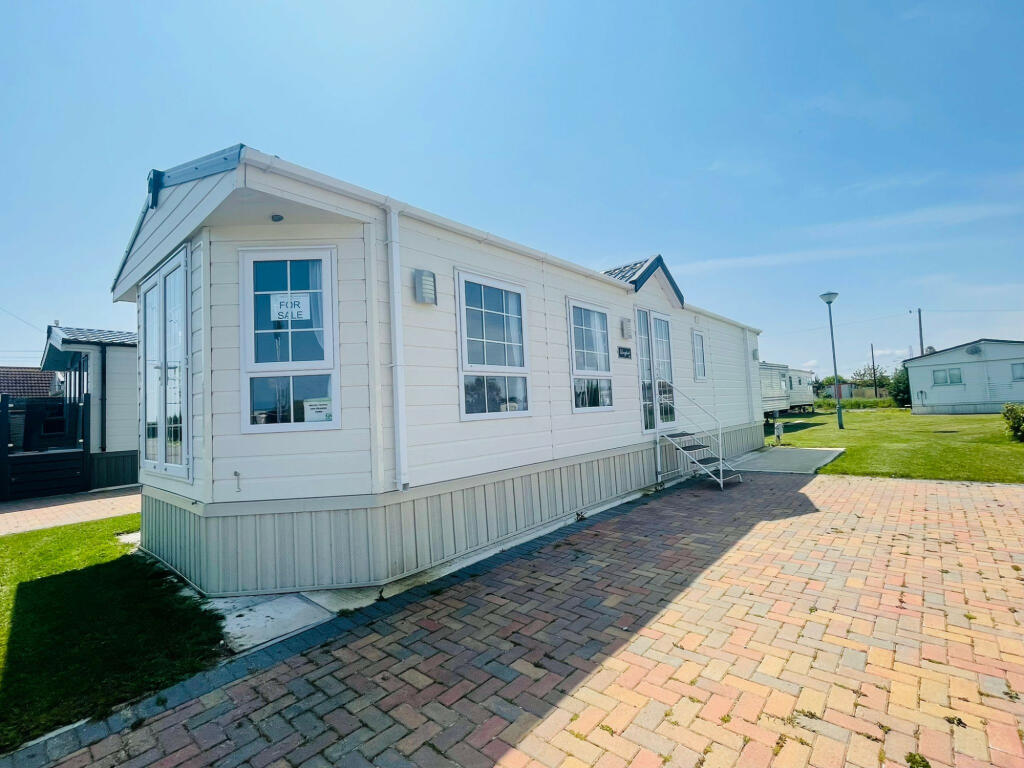 2-bed caravan on Southminster, Essex, CM0, £72,500