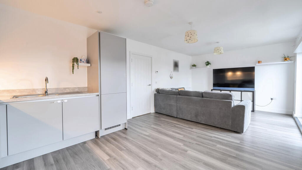 17 George Avenue, Milton Keynes, MK17 8WH - View 4