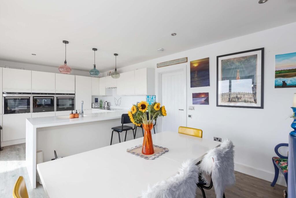 Brighton Road, Lancing photo 5