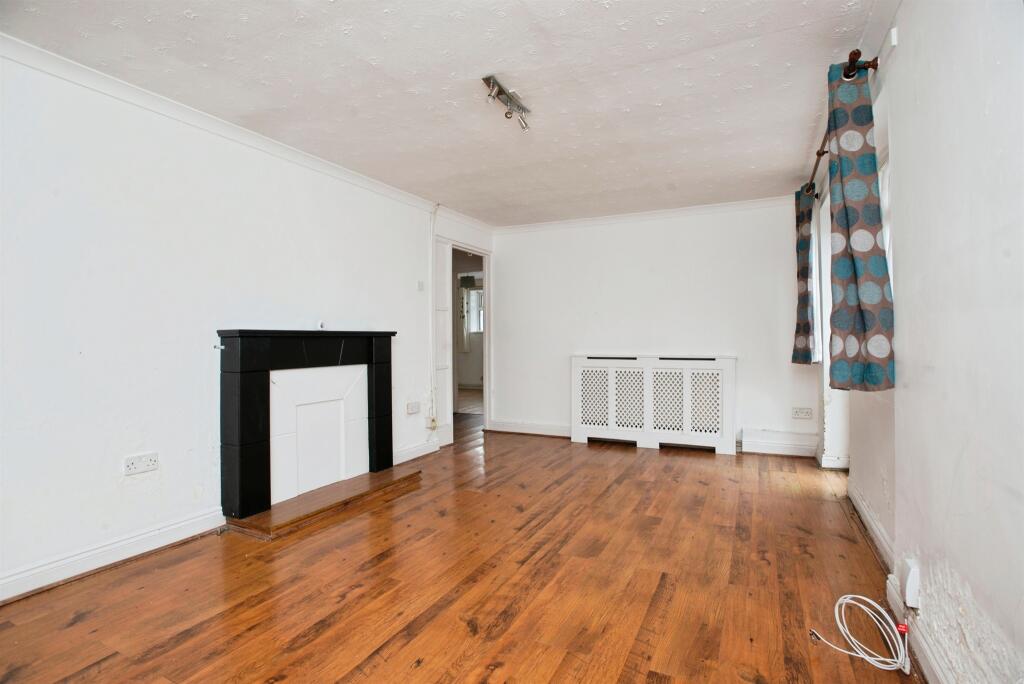 Apartment in Plymouth - View 3