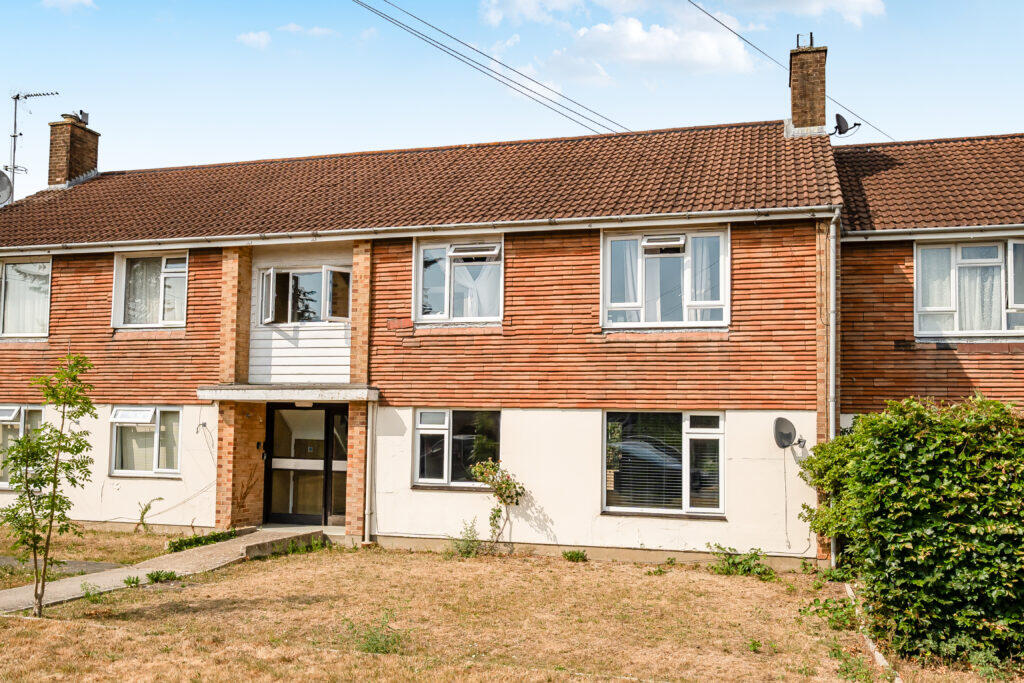 2-bed flat on Russel Road, Bournemouth, BH10, £220,000