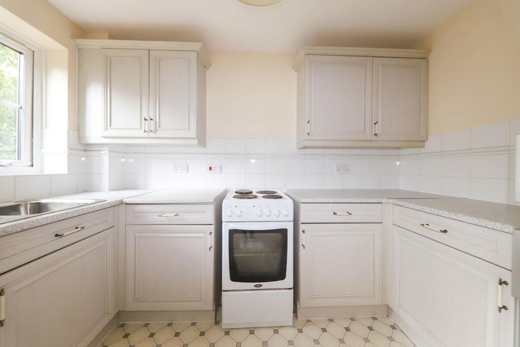 Apartment in Watford - View 4