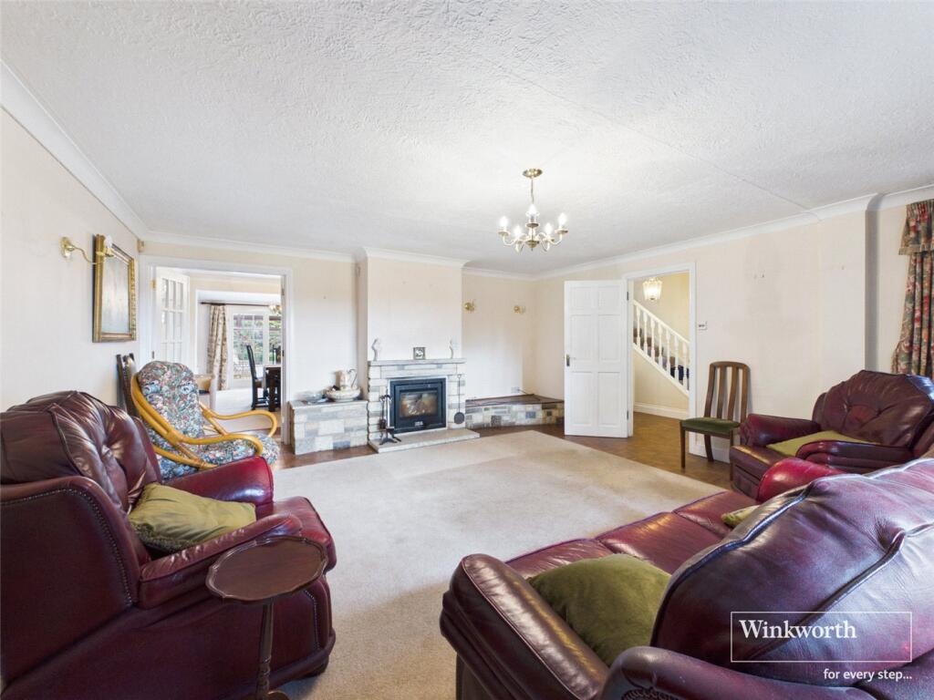 Burys Bank Road, Greenham, Thatcham, Berkshire, RG19 photo 3