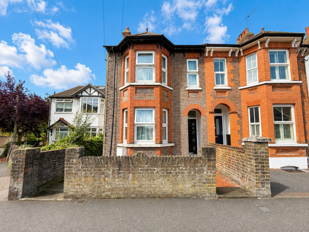 3-bed semi-detached on Burr Street, Dunstable, £425,000
