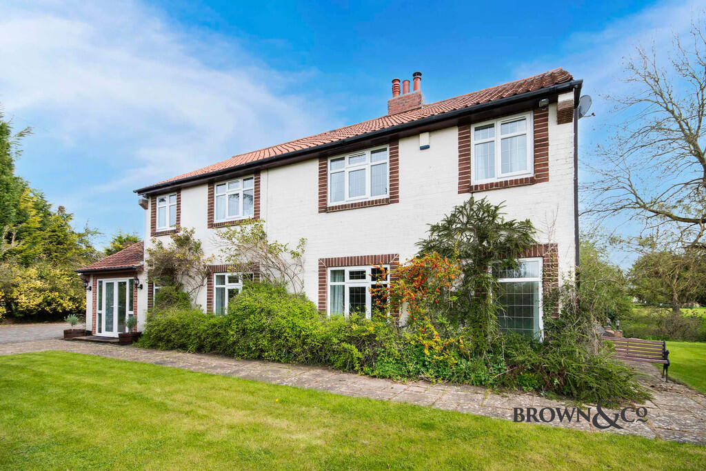 3-bed detached on Kingshaugh Farm Cottage, Lincoln Road, East Markham, £600,000