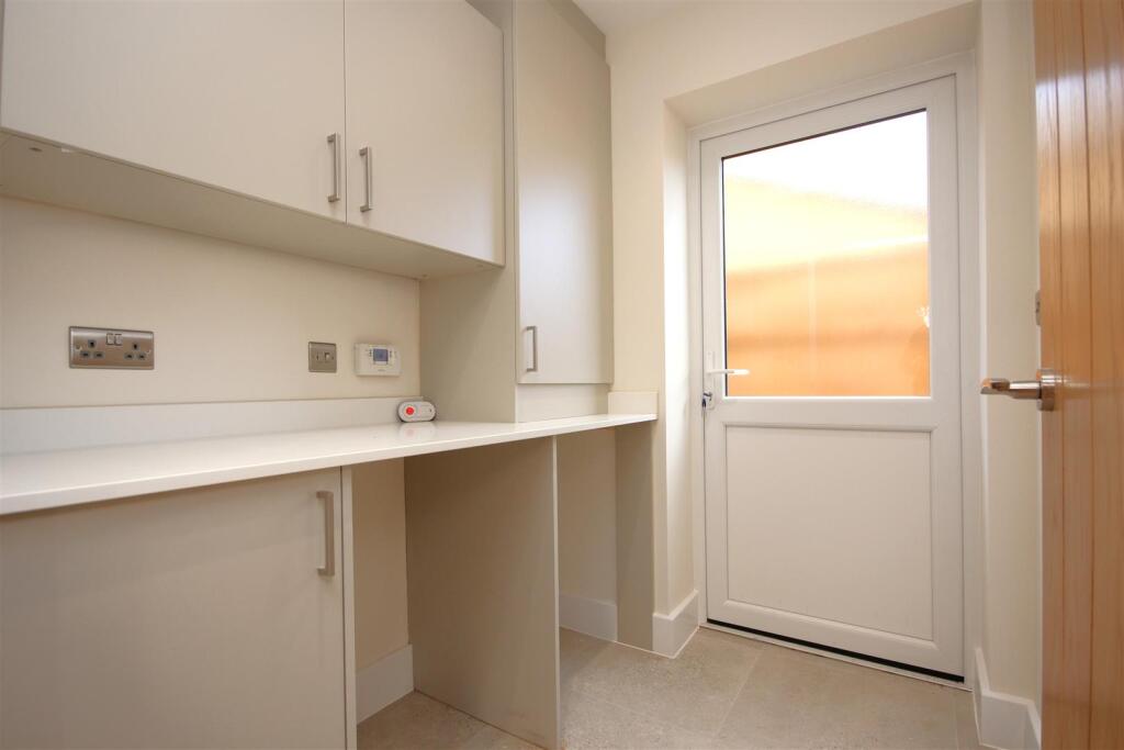 House in Rushden, North Northamptonshire - More