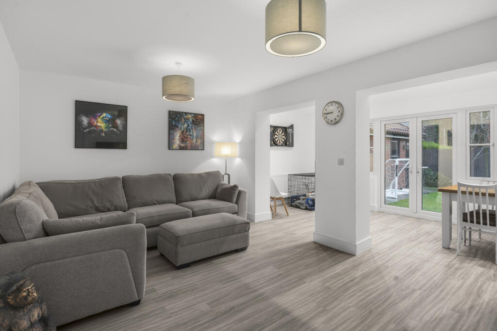Flitchside Drive, Little Canfield, Dunmow, Essex, CM6 photo 4