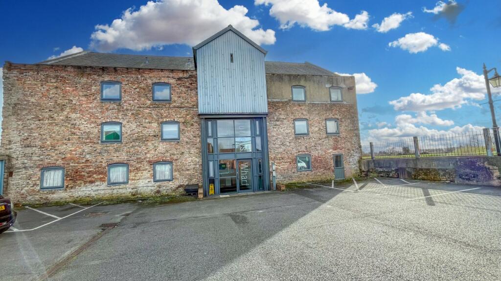 2-bed flat on Furleys Wharf, Gainsborough, Lincolnshire, DN21, £69,995